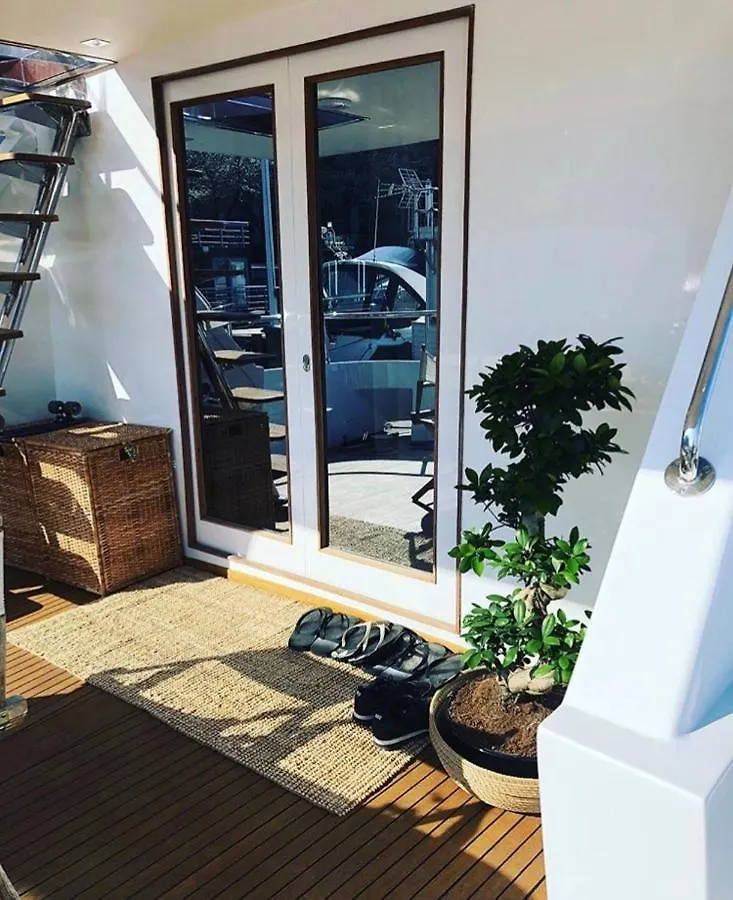 1-3 Bed Cabin On A Luxurious Yacht Stockholm