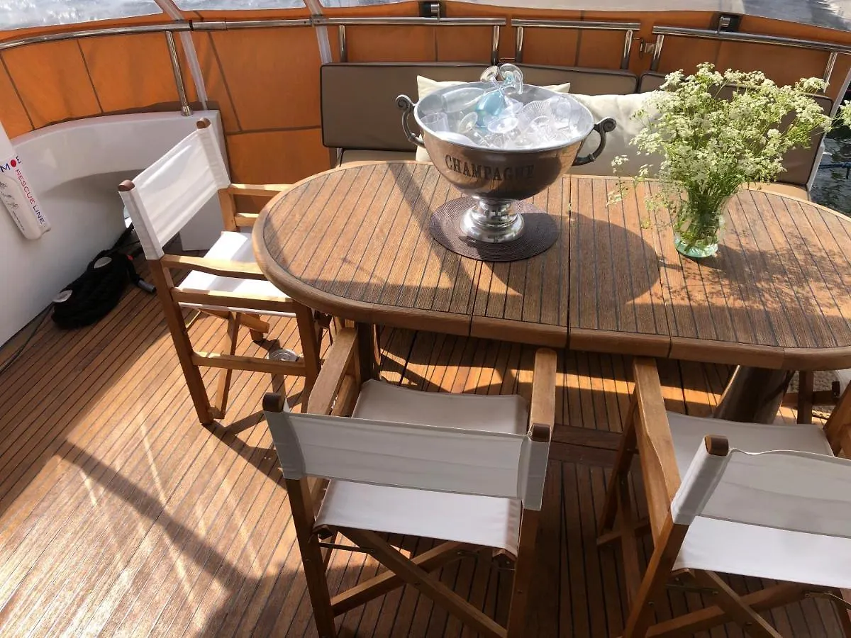 1-3 Bed Cabin On A Luxurious Yacht Stockholm 0*,