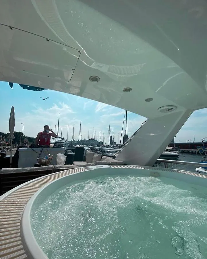 1-3 Bed Cabin On A Luxurious Yacht Stockholm Sweden