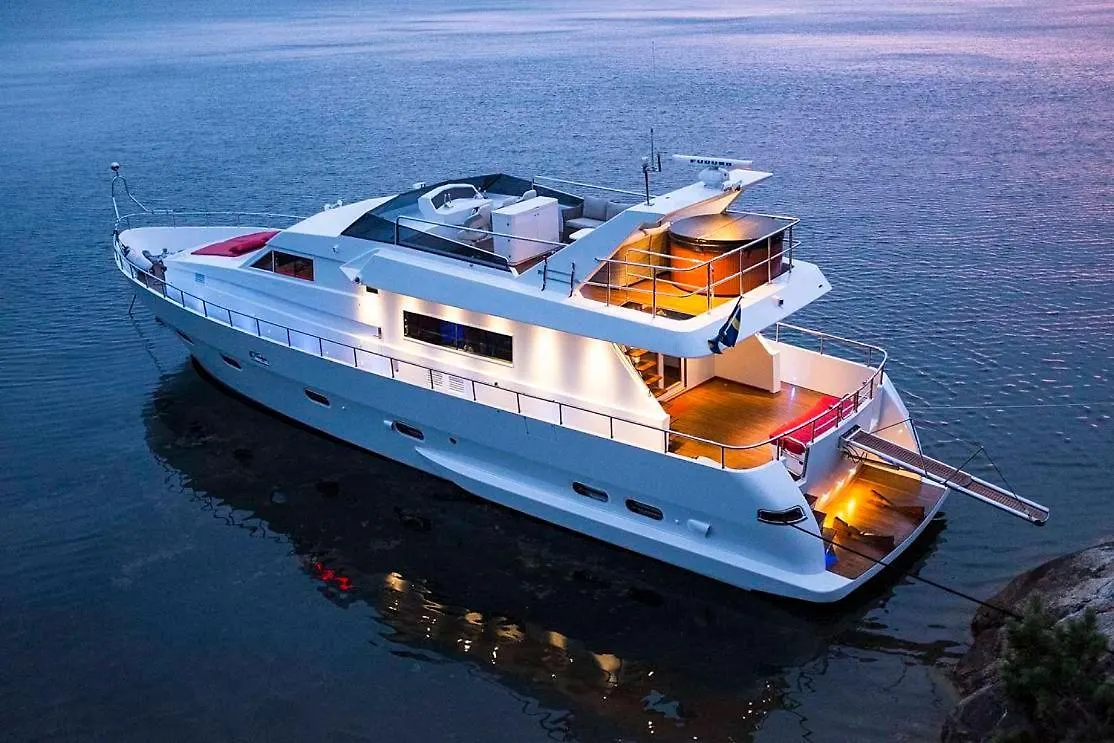 1-3 Bed Cabin On A Luxurious Yacht location