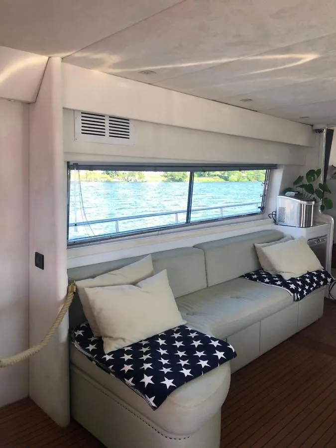 1-3 Bed Cabin On A Luxurious Yacht Στοκχόλμη