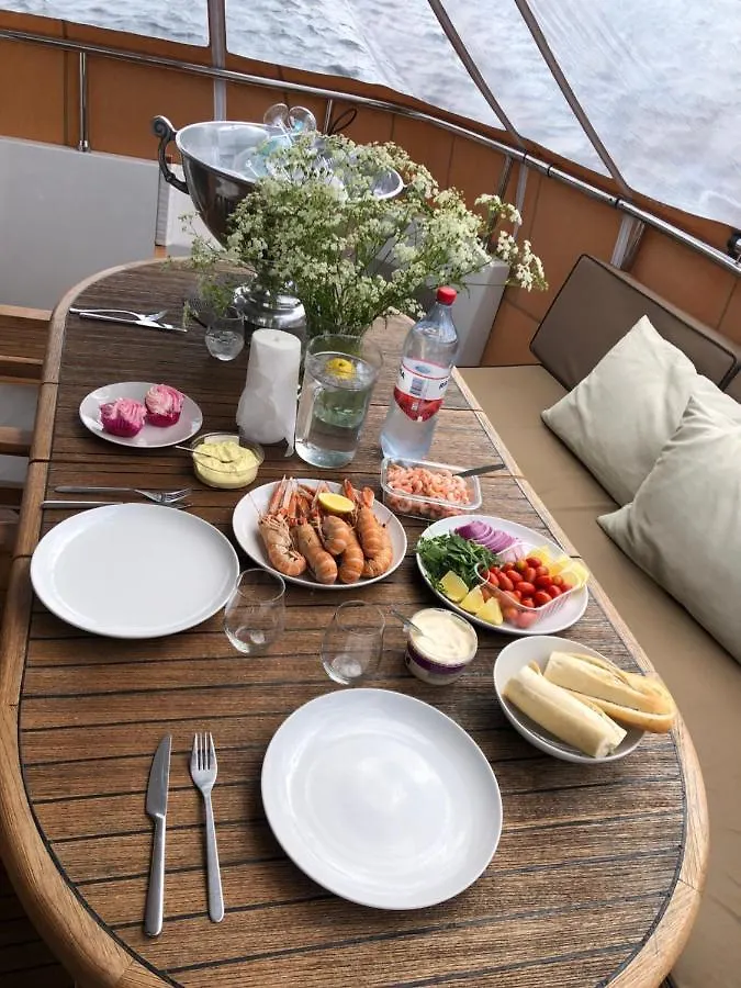 1-3 Bed Cabin On A Luxurious Yacht Στοκχόλμη 0*,  Σουηδία